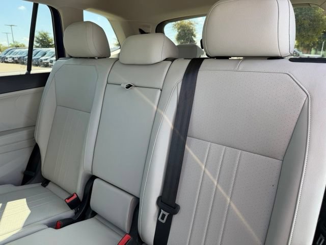 Used 2023 Volkswagen Tiguan SE w/ Panoramic Sunroof Package FWD image 23