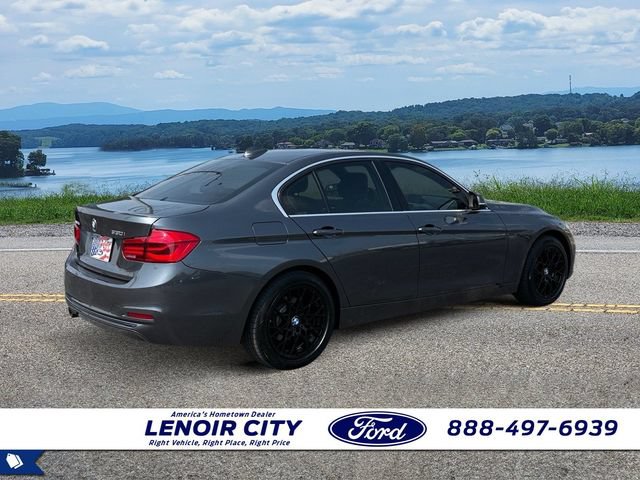 Used 2018 BMW 330i Sedan w/ Convenience Package RWD image 3