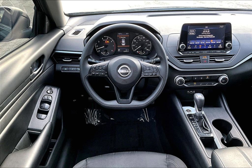 Used 2025 Nissan Altima 2.5 S FWD image 5