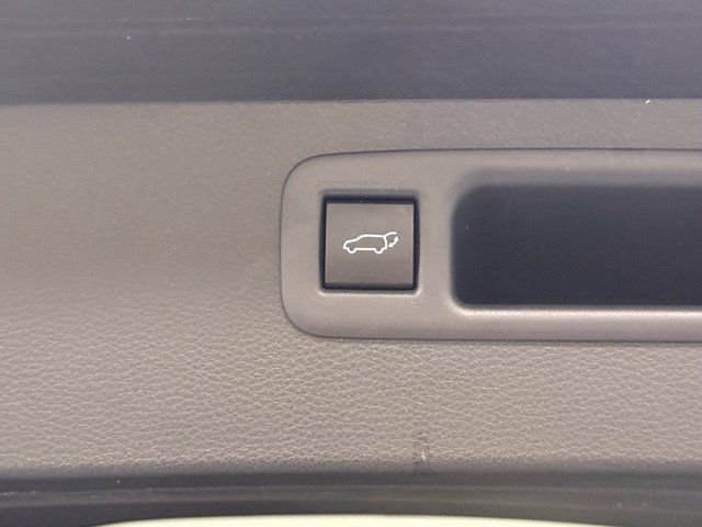 Used 2023 Toyota Highlander XLE FWD image 37