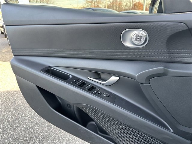 Used 2025 Hyundai Elantra SE image 30