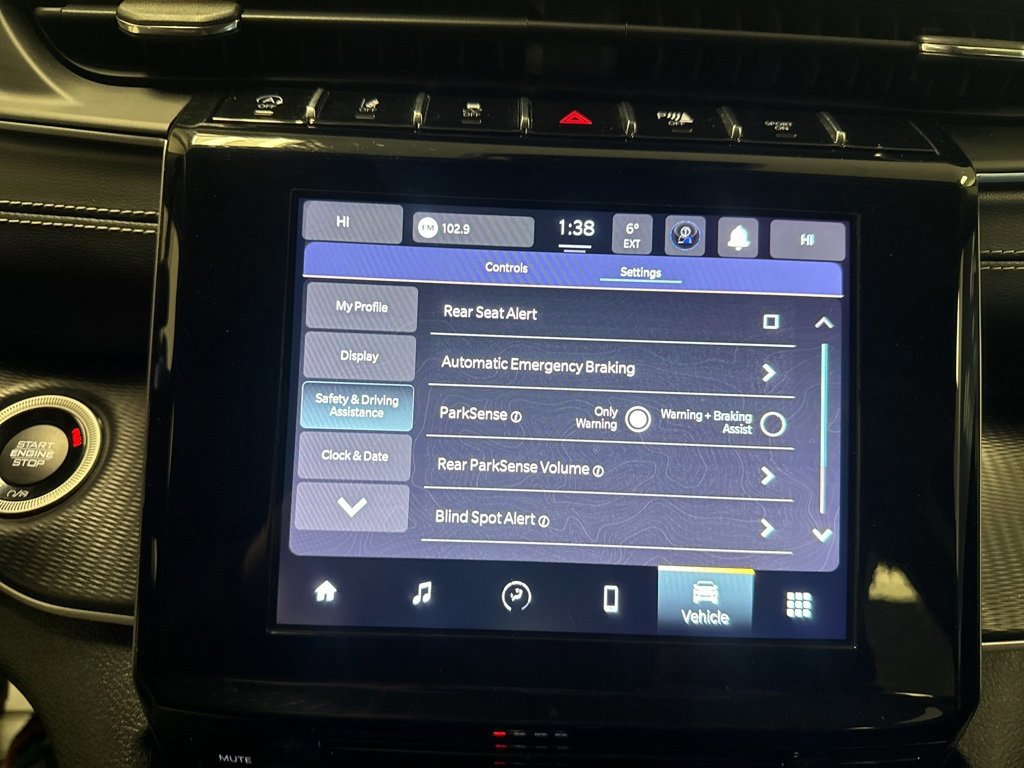 Used 2023 Jeep Grand Cherokee L Laredo image 28