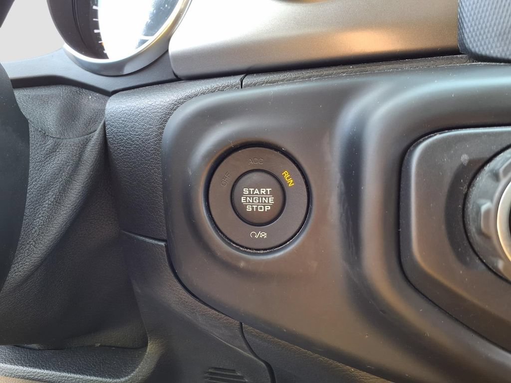 Used 2019 Jeep Wrangler Sport AWD/4WD image 13