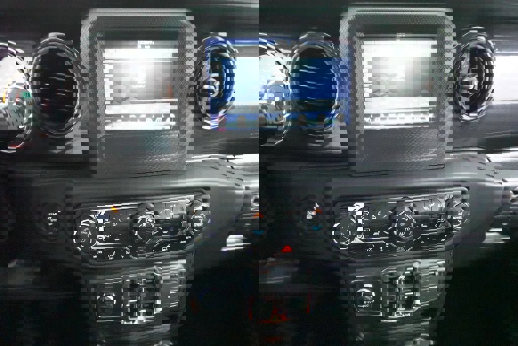 Used 2022 Jeep Gladiator Sport image 15