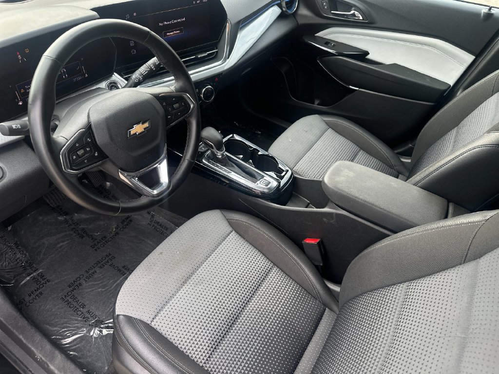 Used 2025 Chevrolet Trax LT w/ LT Convenience Package FWD image 9