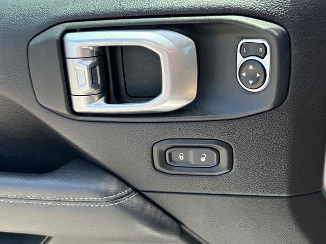 Used 2020 Jeep Gladiator Overland AWD/4WD image 15