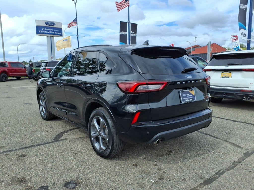 Certified 2024 Ford Escape ST-Line w/ Tech Pack #1 AWD/4WD image 9