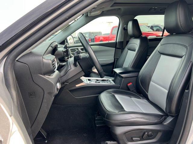 Certified 2023 Ford Explorer XLT w/ Equipment Group 202A AWD/4WD image 3