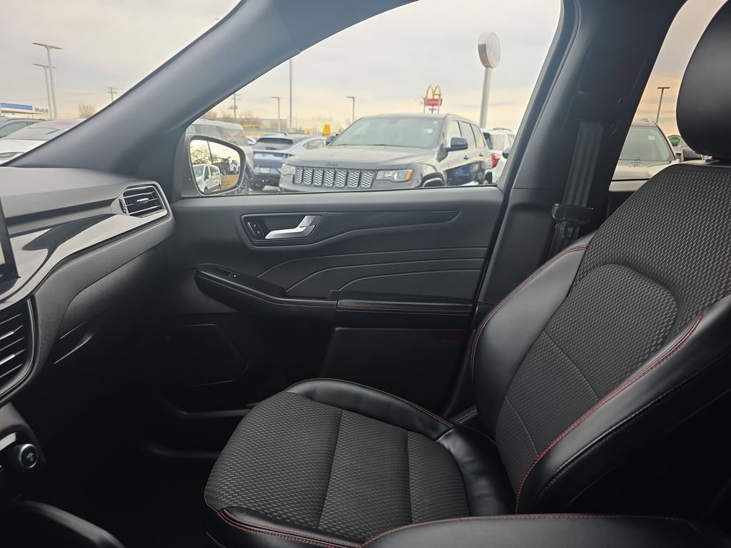 Certified 2023 Ford Escape ST-Line w/ Tech Pack #1 image 30