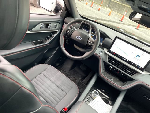 Certified 2025 Ford Explorer ST-Line w/ ST-Line Street Pack image 23