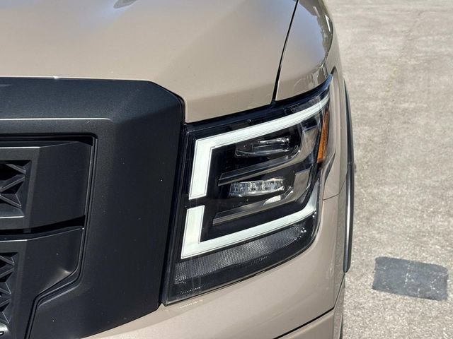 Used 2024 Nissan Titan PRO-4X w/ Pro-4x Convenience Package AWD/4WD image 10