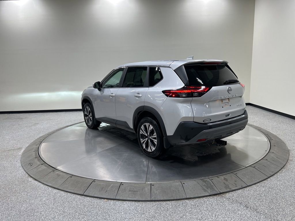 Used 2023 Nissan Rogue SV image 3