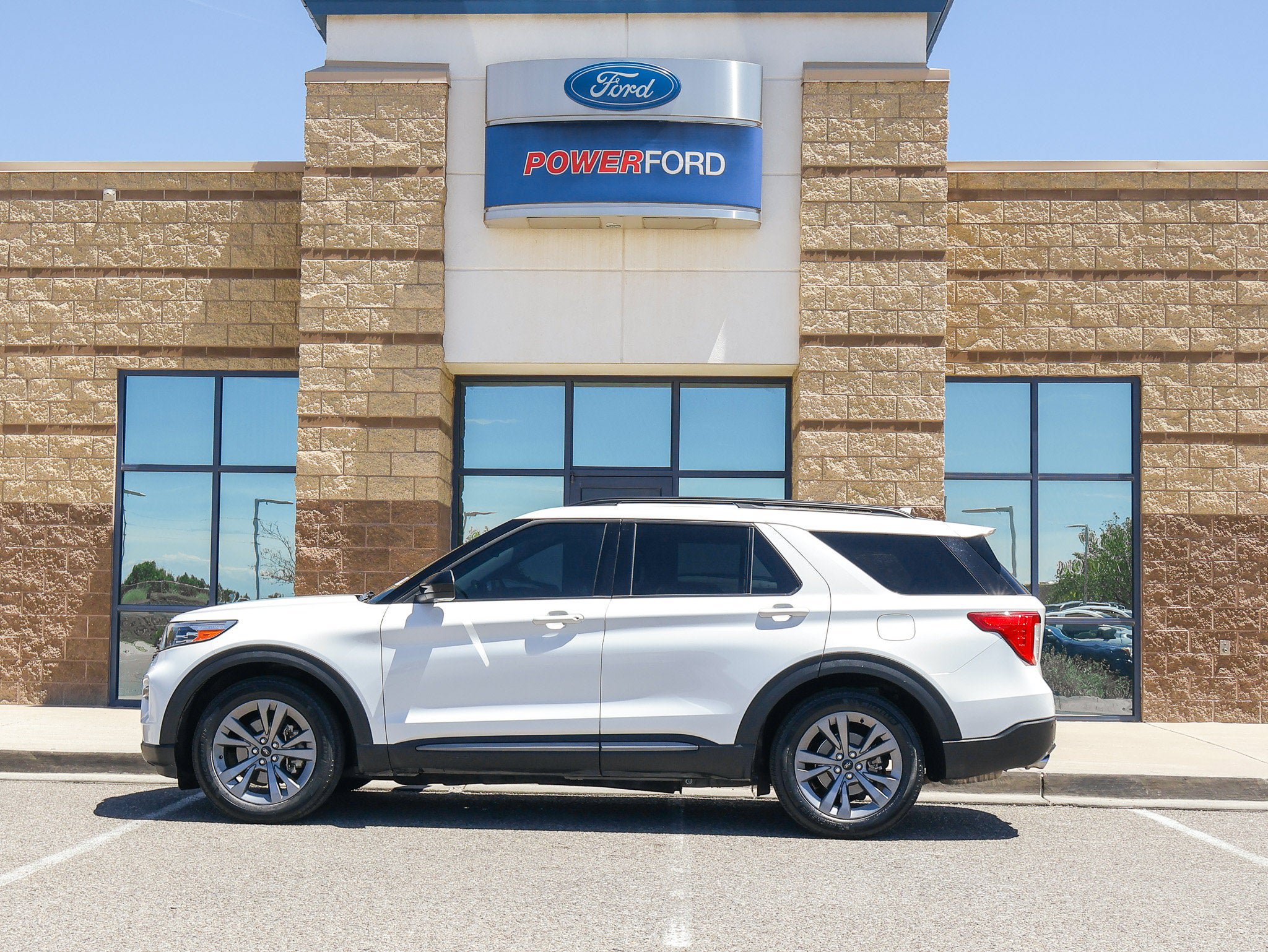 Certified 2022 Ford Explorer XLT w/ Equipment Group 202A RWD image 9