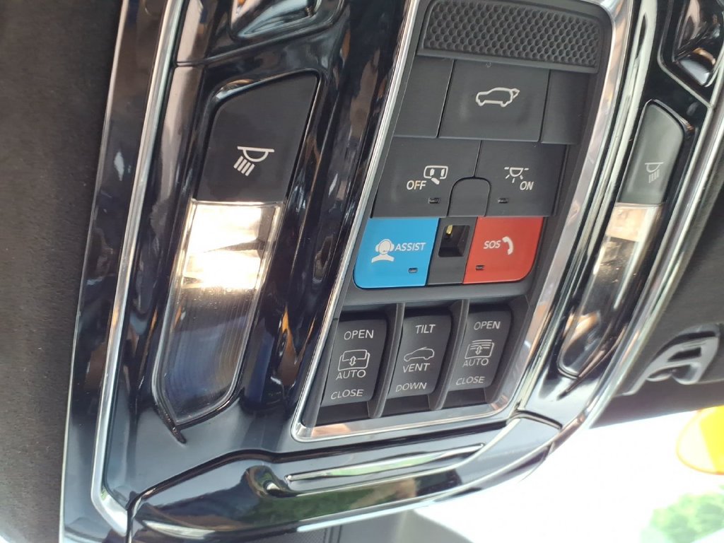 Used 2024 Jeep Grand Wagoneer L Series III AWD/4WD image 31