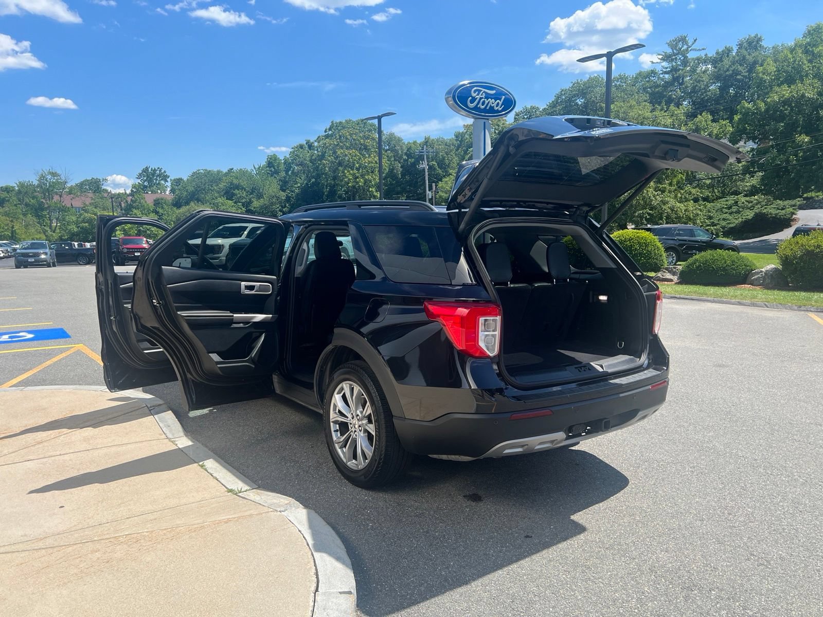 Certified 2023 Ford Explorer XLT w/ Equipment Group 202A AWD/4WD image 10