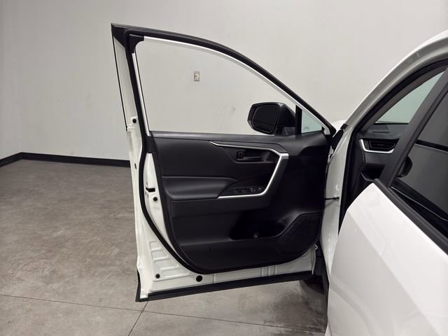 Used 2022 Toyota RAV4 LE FWD image 13