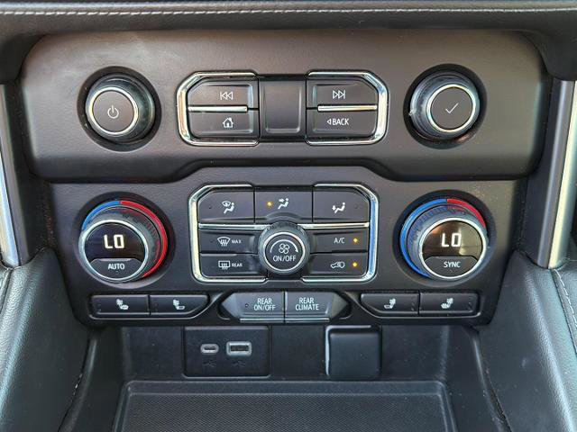 Used 2023 Chevrolet Suburban Z71 w/ Luxury Package image 18