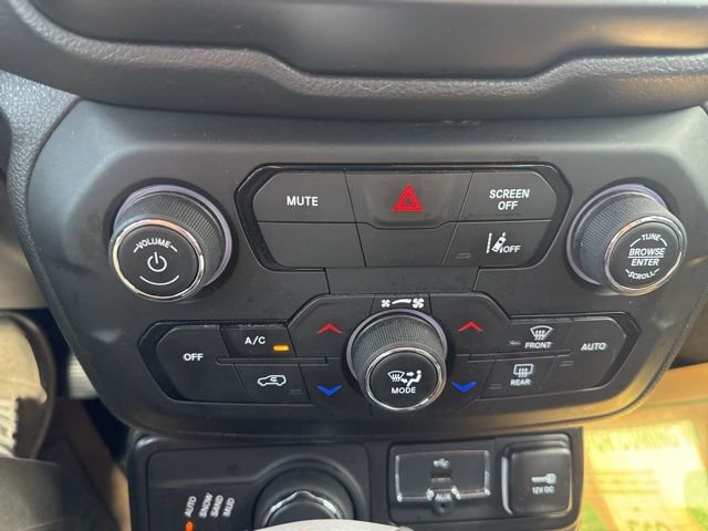 Used 2023 Jeep Renegade Latitude AWD/4WD image 23