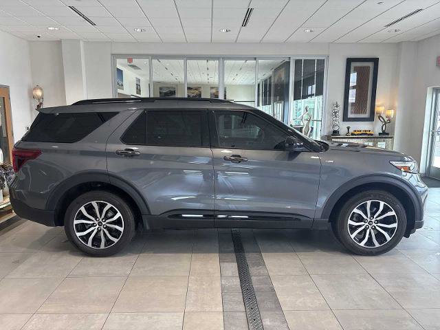 Certified 2022 Ford Explorer ST-Line w/ Class IV Trailer Tow Package AWD/4WD image 2