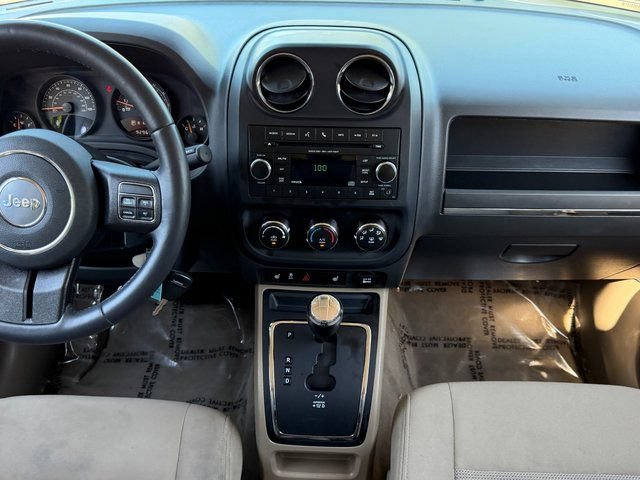 Used 2017 Jeep Patriot Latitude FWD image 30