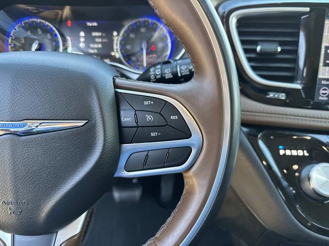 Used 2018 Chrysler Pacifica Limited image 24