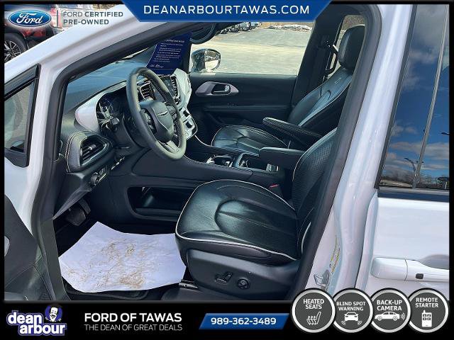 Used 2025 Chrysler Pacifica Limited FWD image 2