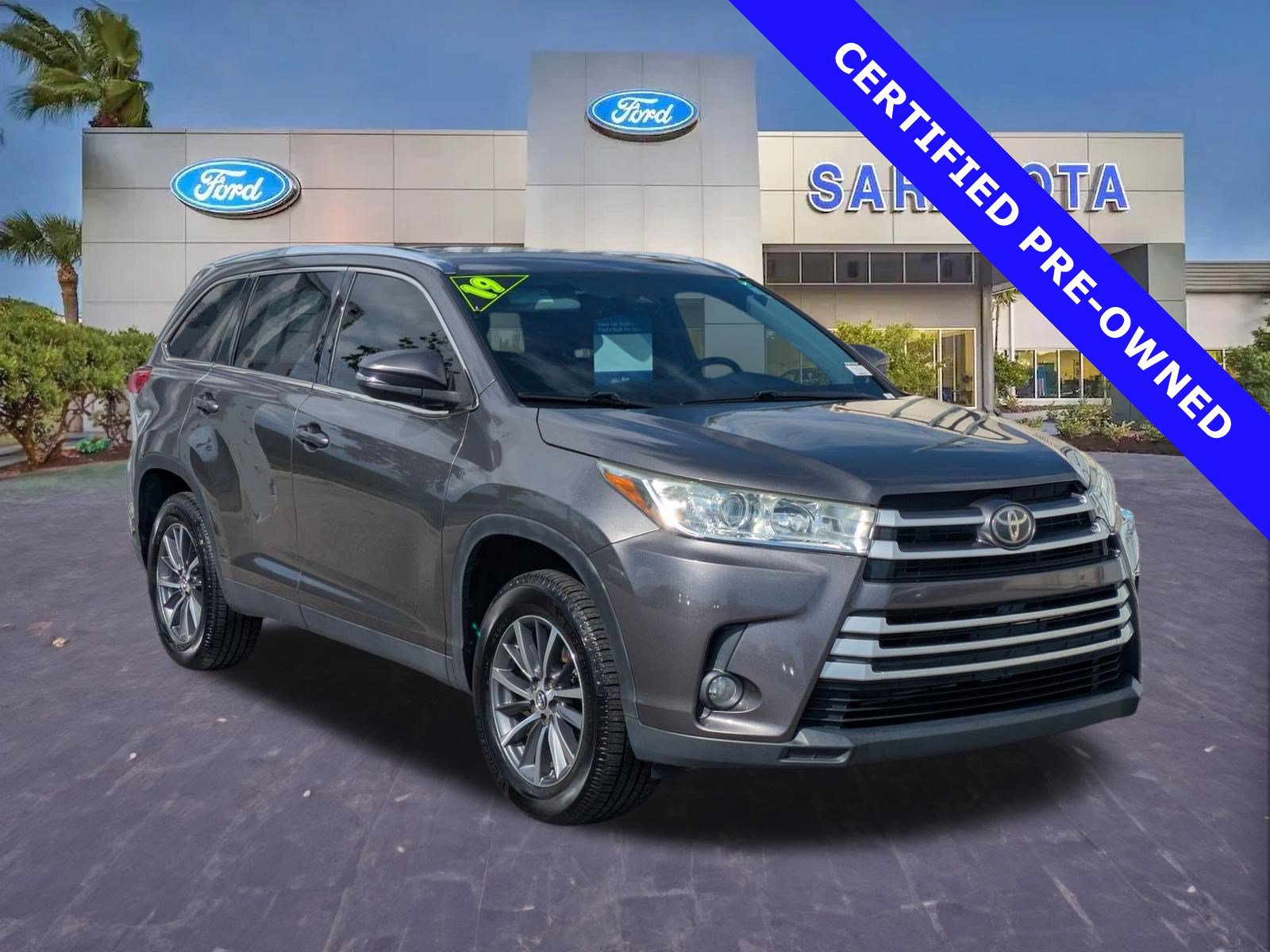 Used 2019 Toyota Highlander XLE FWD video 1