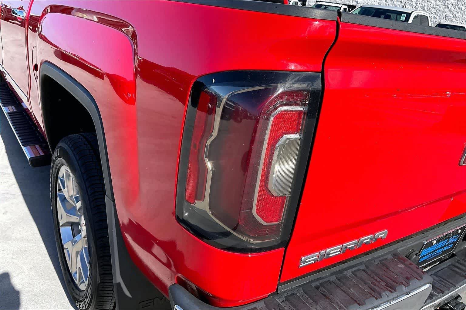 Used 2018 GMC Sierra 1500 SLT w/ SLT Premium Package AWD/4WD image 32