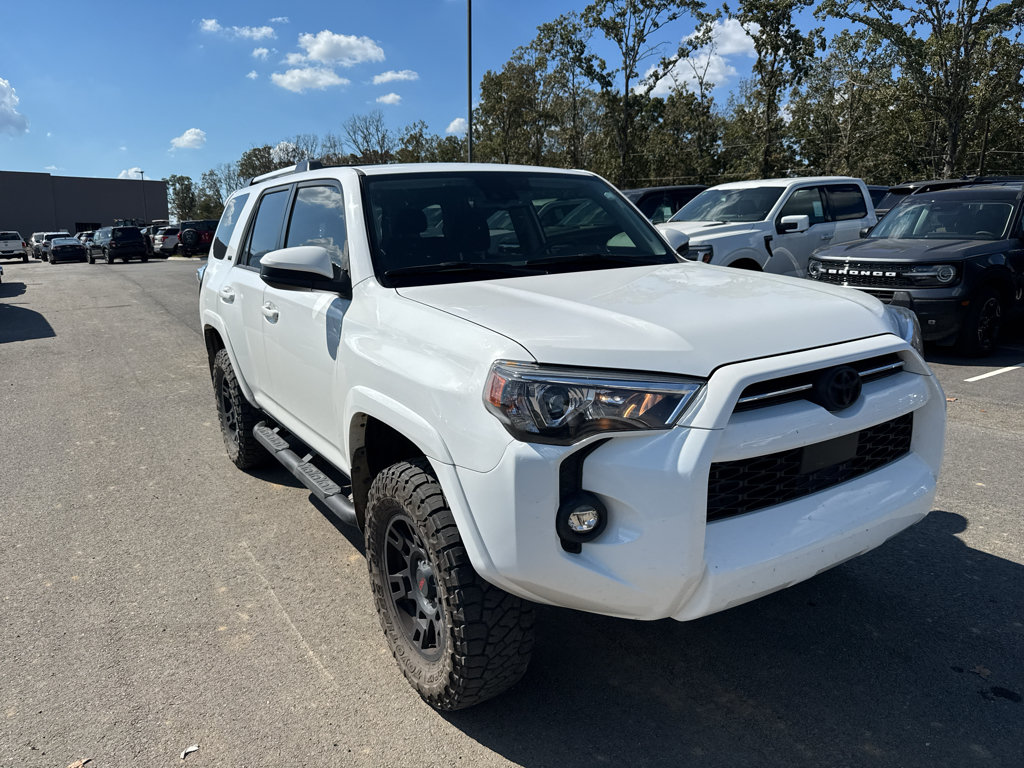 Used 2023 Toyota 4Runner SR5 AWD/4WD image 3