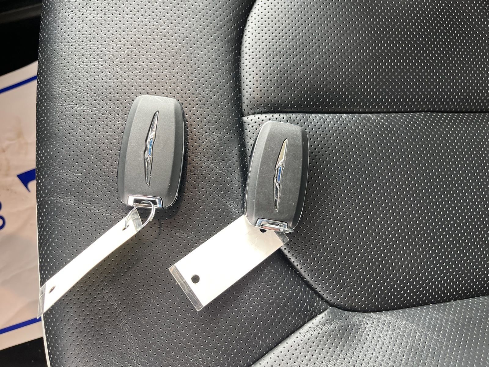 Used 2025 Chrysler Pacifica Limited image 32