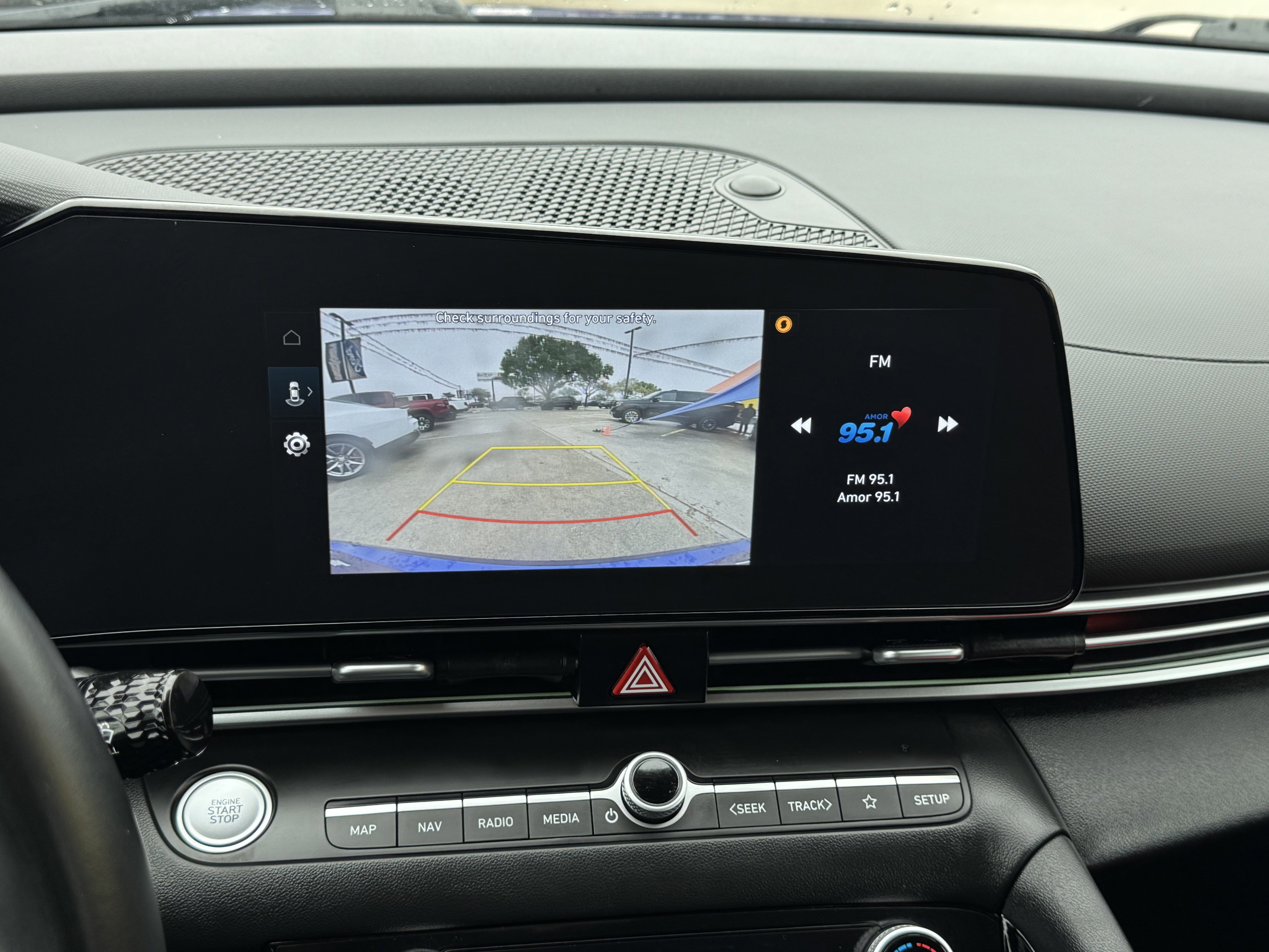 Used 2025 Hyundai Elantra Limited image 23