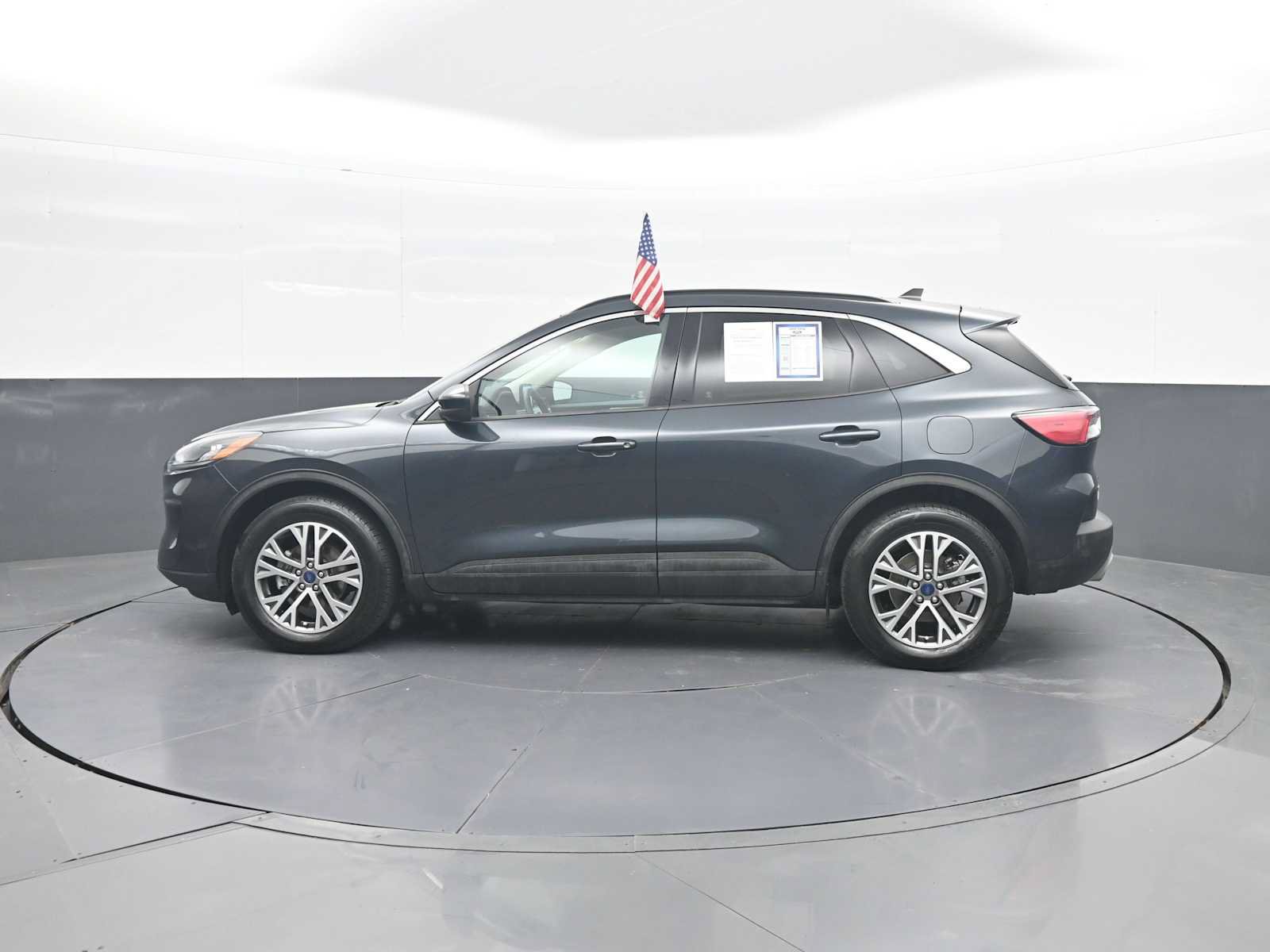 Certified 2022 Ford Escape SEL w/ Technology Package AWD/4WD image 5