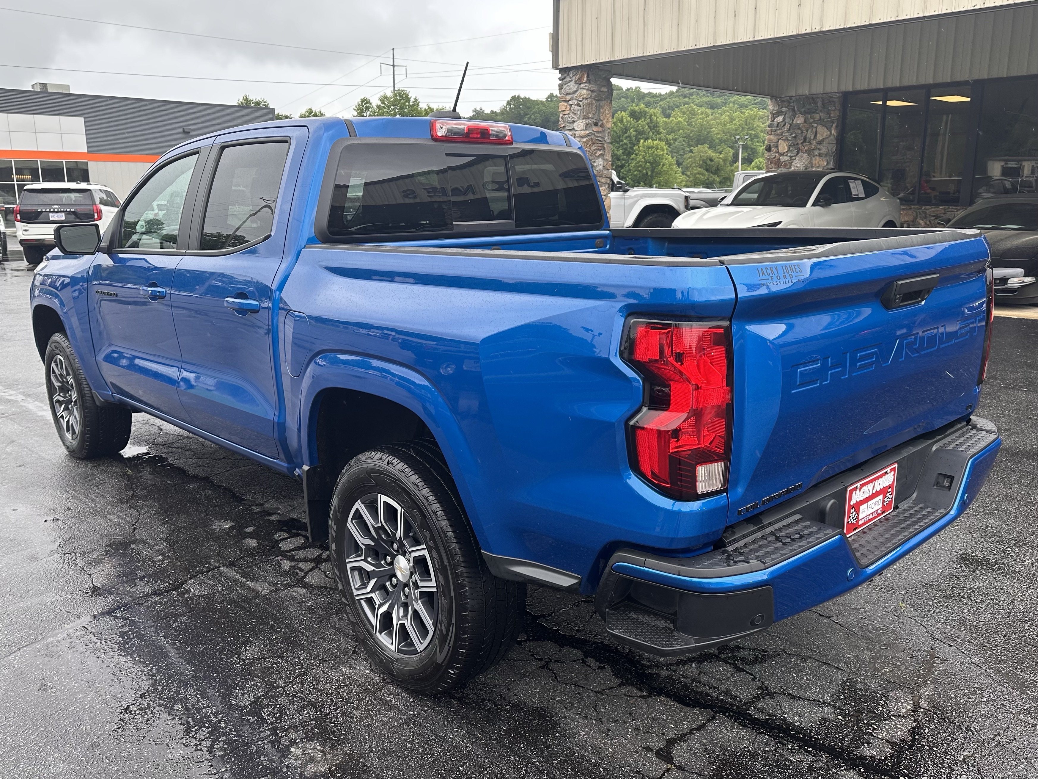 Used 2023 Chevrolet Colorado LT w/ LT Convenience Package II RWD image 8