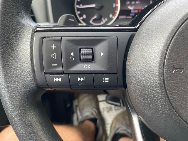 Used 2022 Nissan Rogue SV AWD/4WD image 19