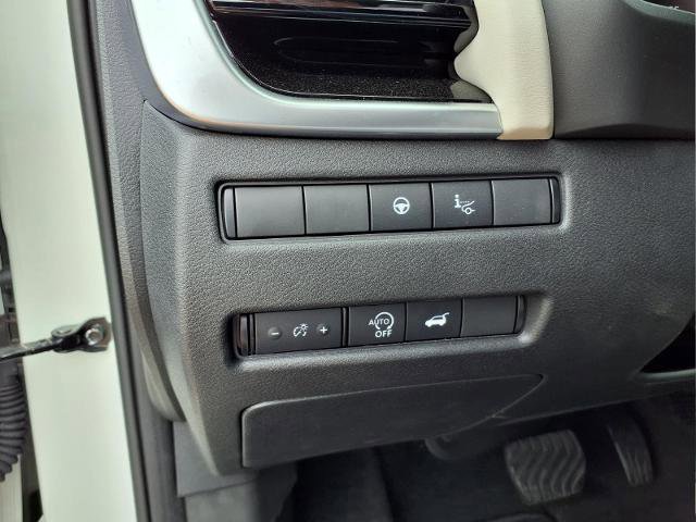 Used 2025 Nissan Rogue SL w/ Tech Package FWD image 18