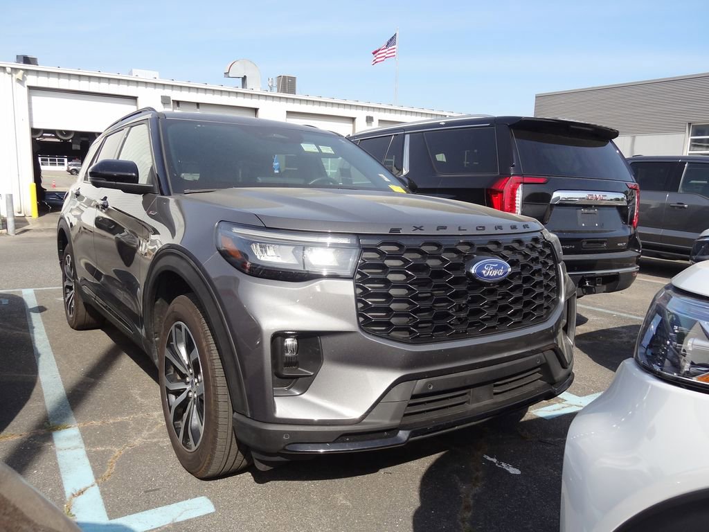 Certified 2025 Ford Explorer ST-Line AWD/4WD image 1