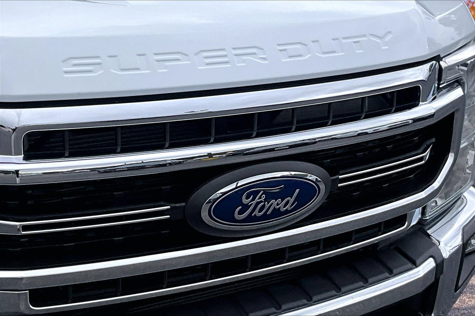 Certified 2022 Ford F350 Lariat w/ Lariat Value Package AWD/4WD image 32