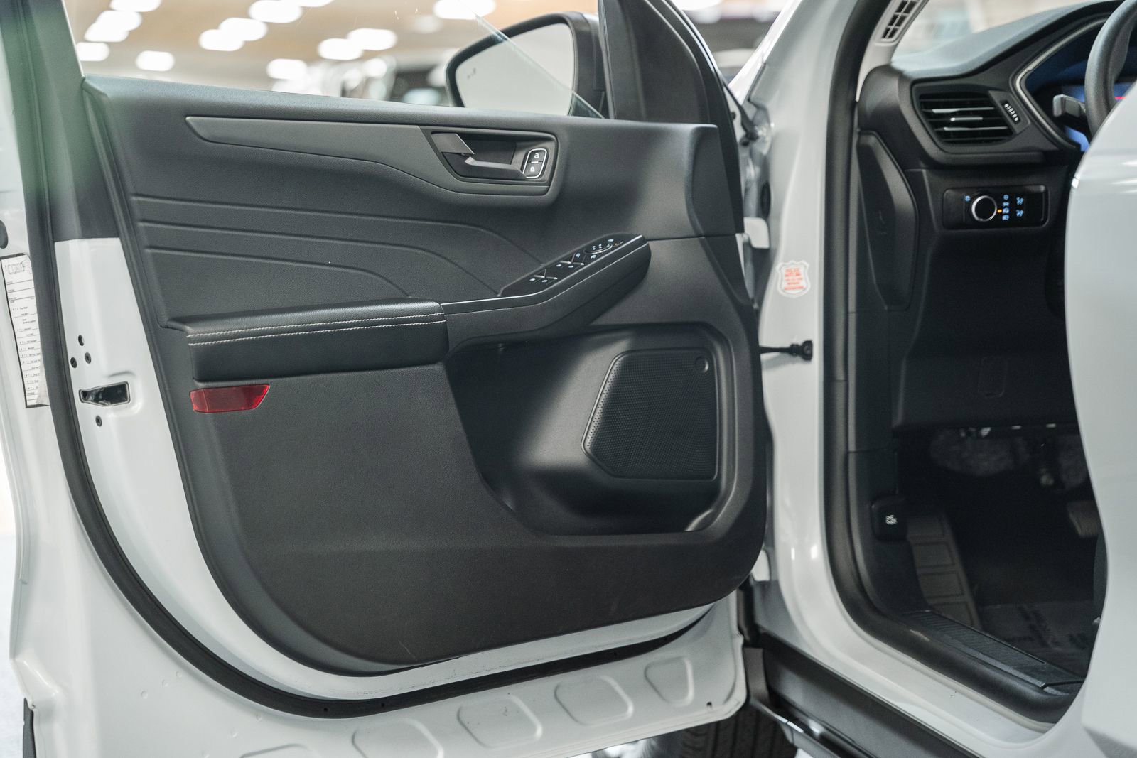 Certified 2025 Ford Escape Active image 37