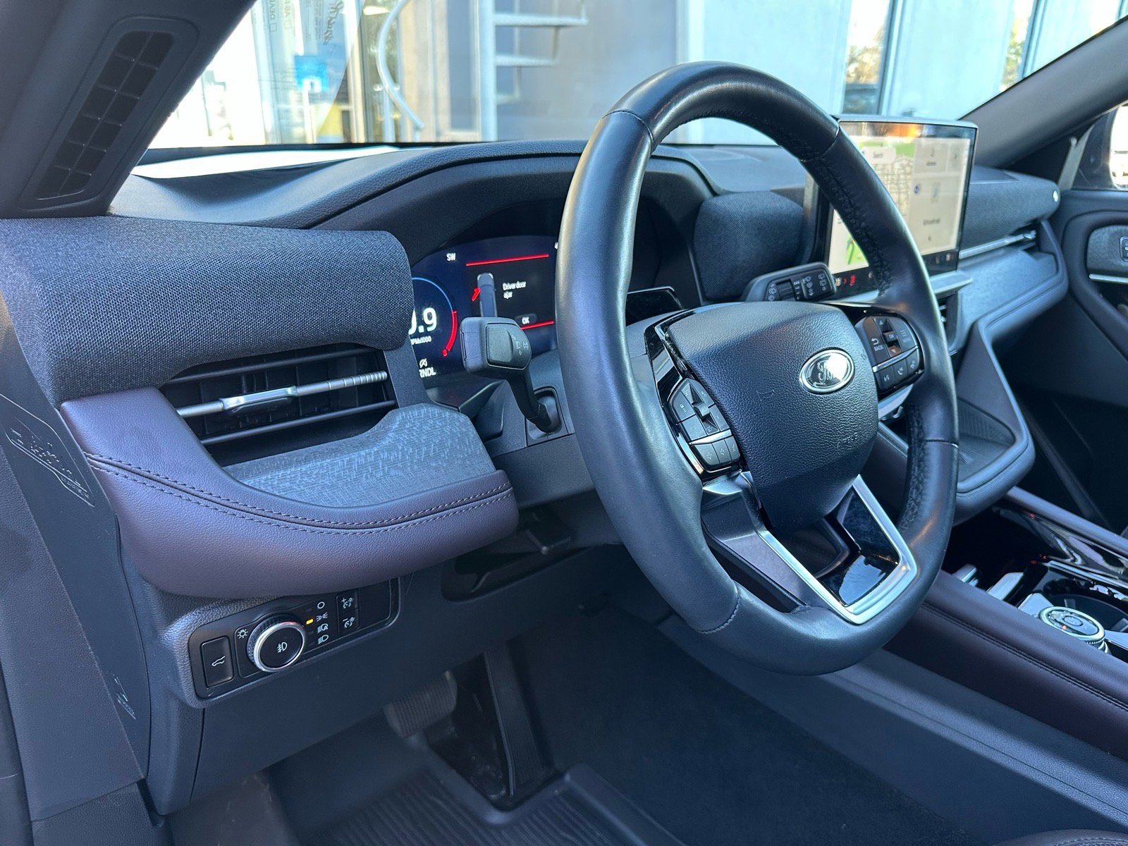 Certified 2025 Ford Explorer Platinum w/ LUX Leather Package image 20