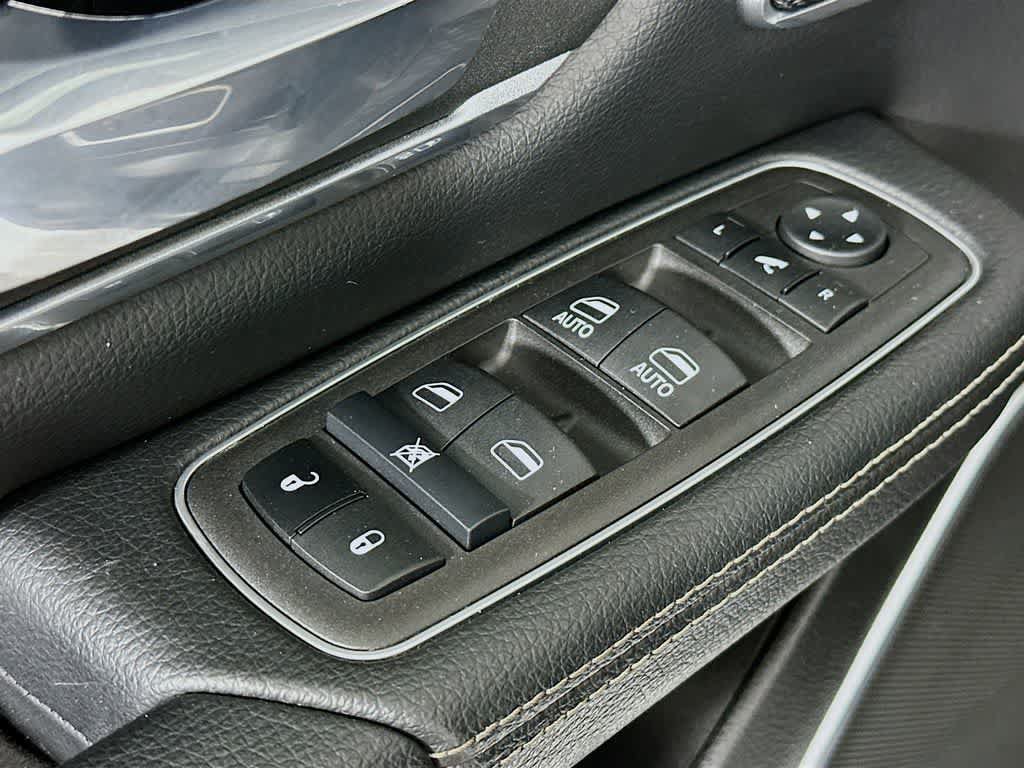 Used 2023 RAM 1500 Laramie AWD/4WD image 29