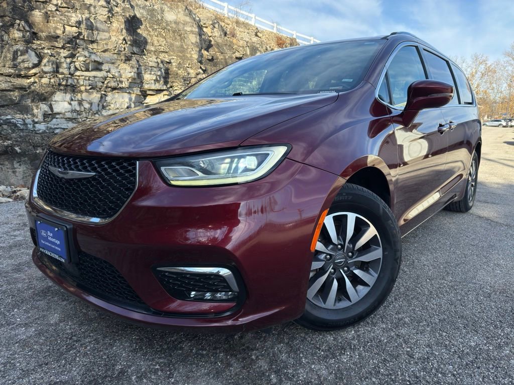Used 2021 Chrysler Pacifica Touring-L image 2