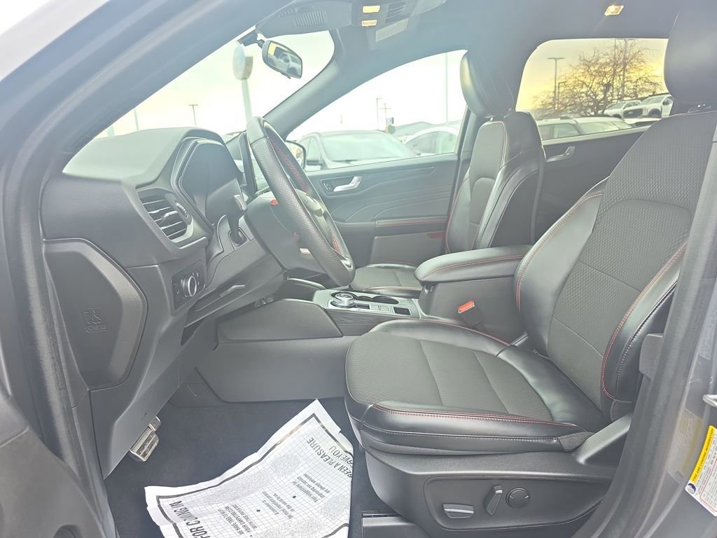 Certified 2023 Ford Escape ST-Line w/ Tech Pack #1 AWD/4WD image 17
