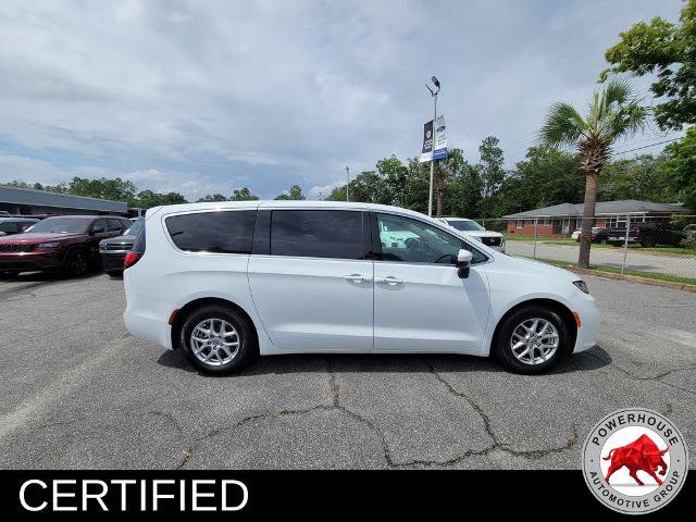 Used 2023 Chrysler Pacifica Touring-L FWD image 6