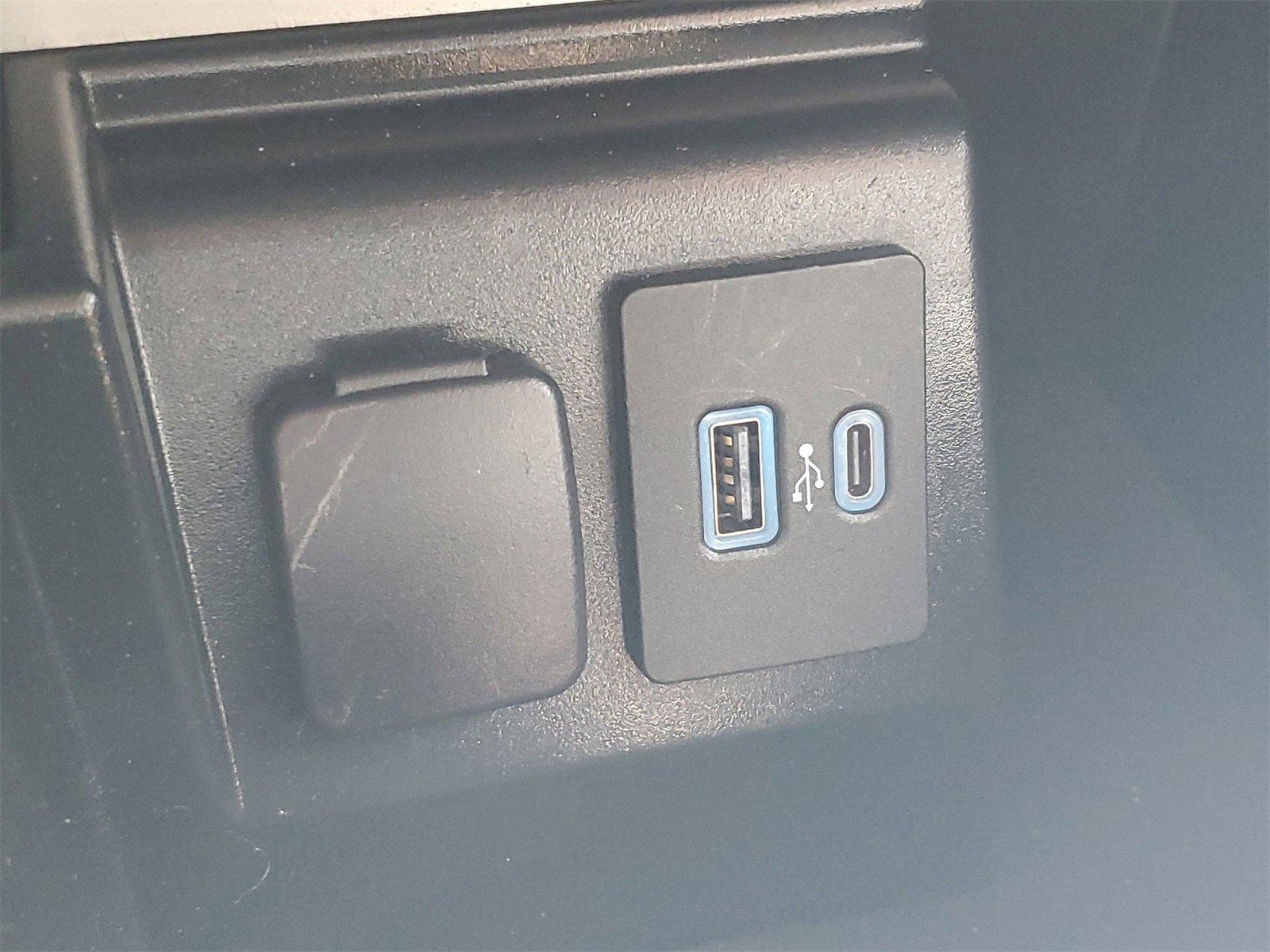 Certified 2023 Ford Explorer XLT image 28