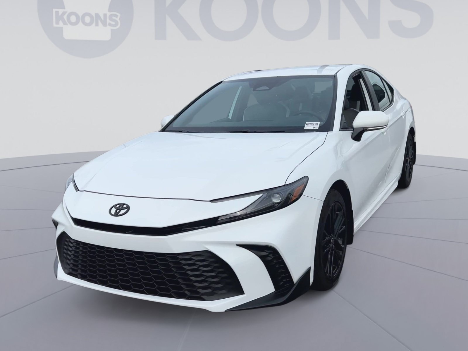 Used 2025 Toyota Camry LE AWD/4WD image 5