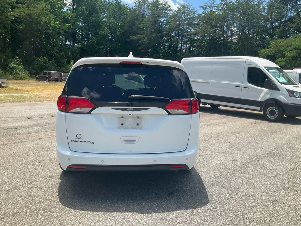 Used 2020 Chrysler Pacifica Touring w/ S Appearance Package FWD image 6