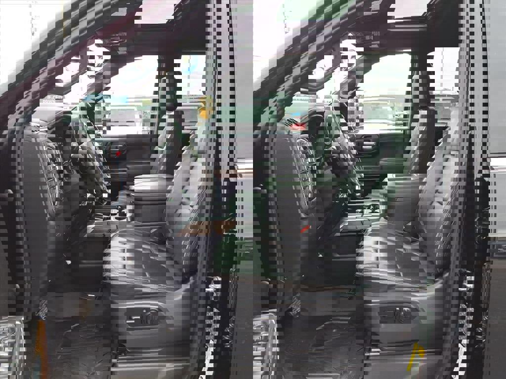 Used 2021 Chevrolet Silverado 3500 High Country w/ LPO, Hitch Package image 15