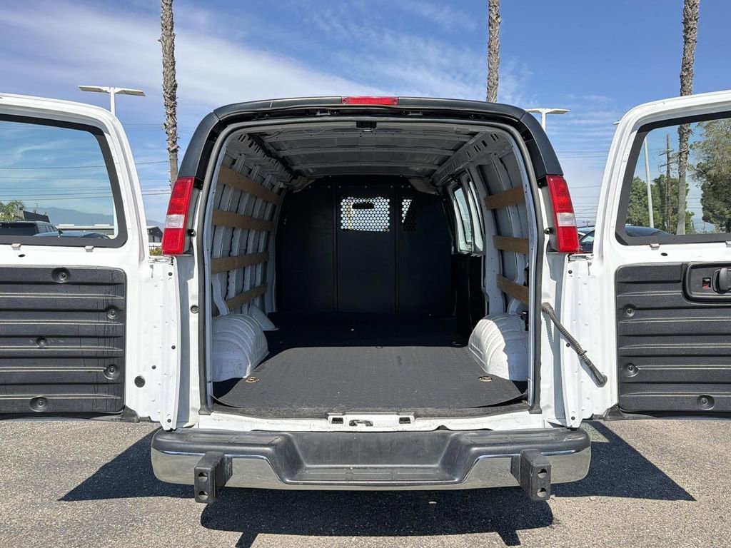 Used 2024 GMC Savana 2500 w/ Driver Convenience Package RWD image 18