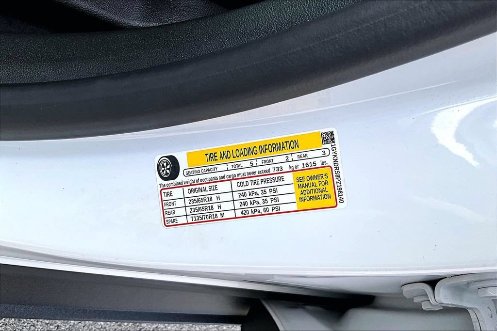 Used 2023 Cadillac XT5 Premium Luxury w/ LPO, Floor Liner Package AWD/4WD image 32