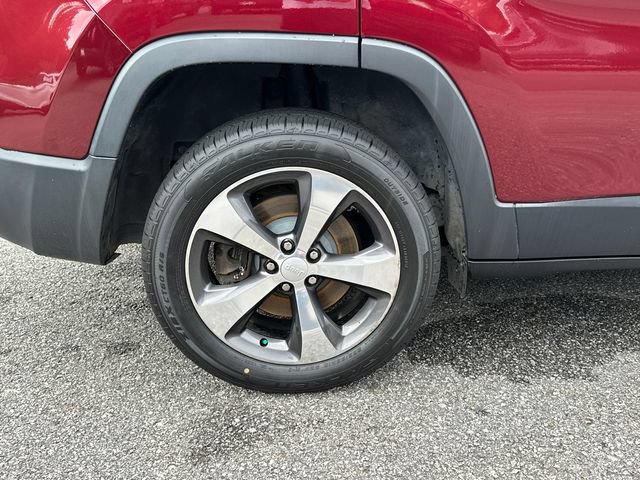 Used 2019 Jeep Cherokee Limited FWD image 17